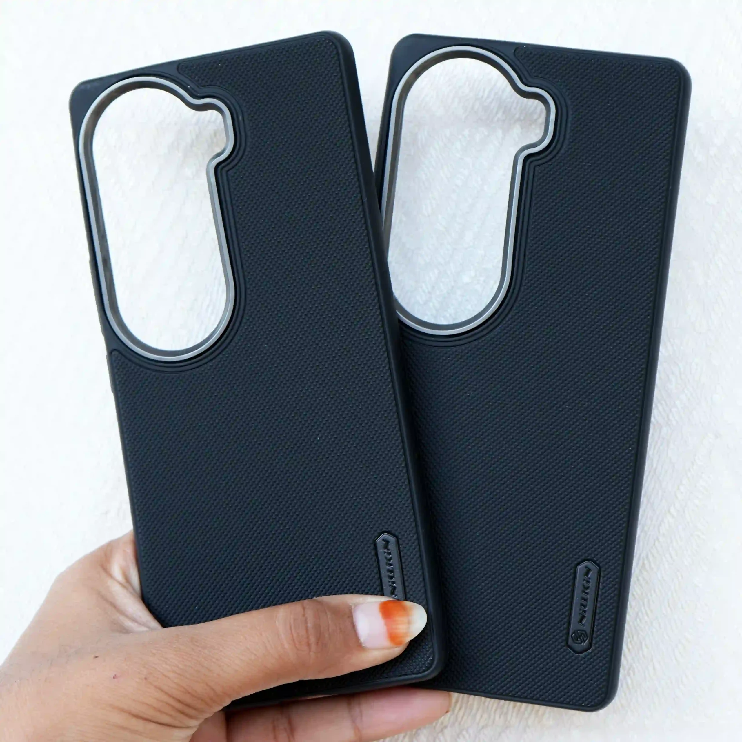 Niukin Black Dotted Back Case – Vivo V40E